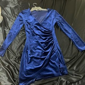 It’s a navy blue velvet dress, bodycon, has a slit in the bottom.